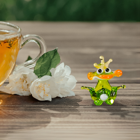 Glass frog mini figurine