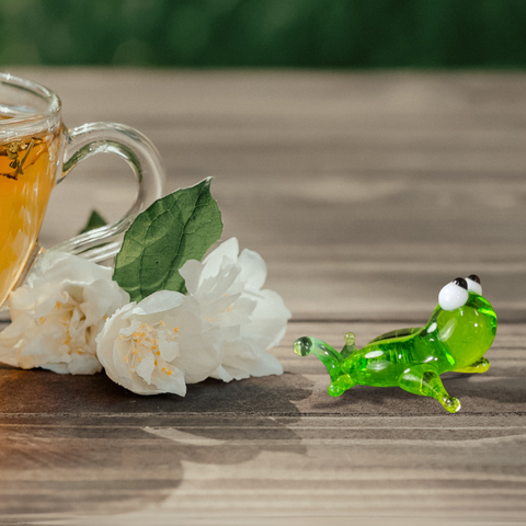 Glass frog mini figurine