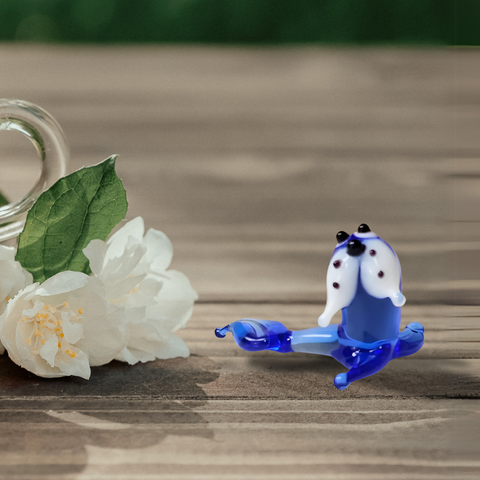 Glass walrus mini figurine