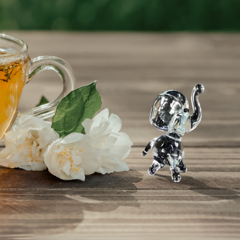 Glass elephant mini figurine