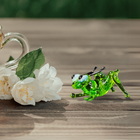 Glass grasshopper mini figurine