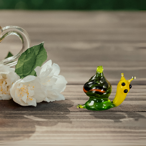 Glass snail mini figurine
