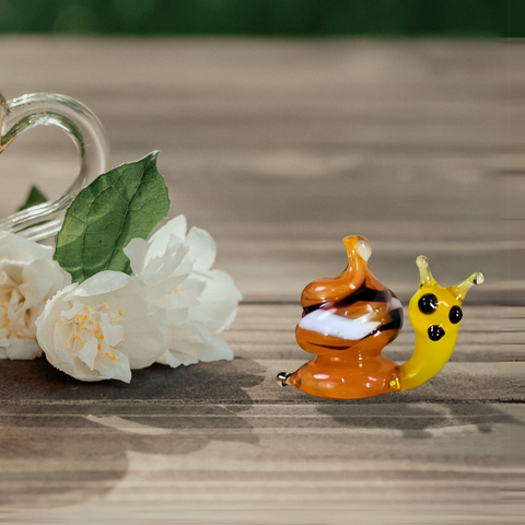 Glass snail mini figurine