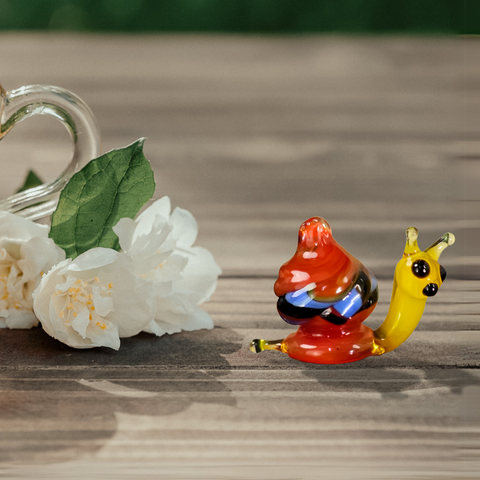 Glass snail mini figurine